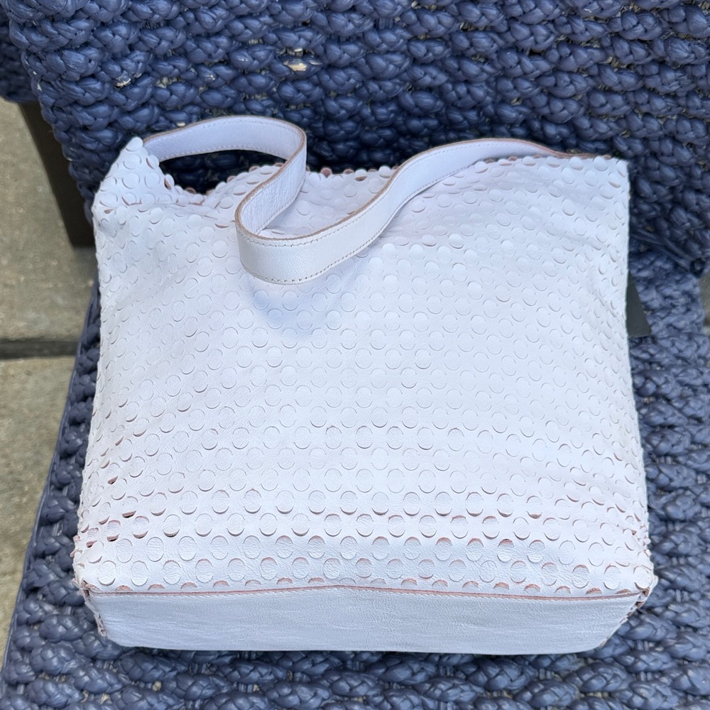 Chic Lavender Tote Bag - Picture 3 of 6